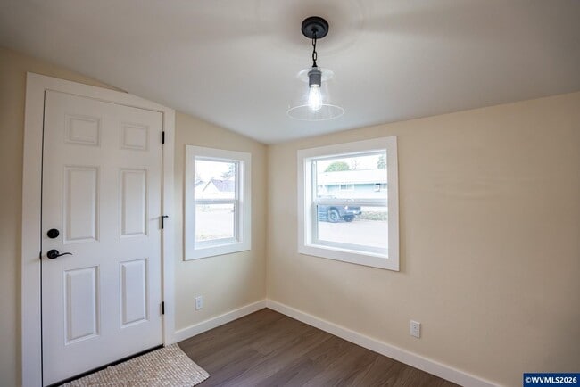 Building Photo - Fully Remodeled 2 Bedroom on a corner lot!