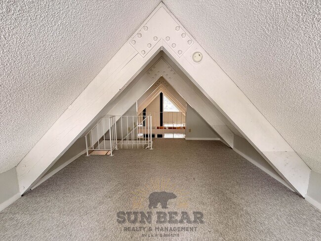 Building Photo - 1 Bedroom plus Loft - 2 blocks from Incline Beach!