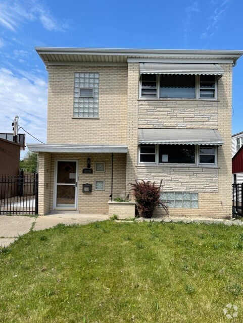 Building Photo - 4570 N Narragansett Ave