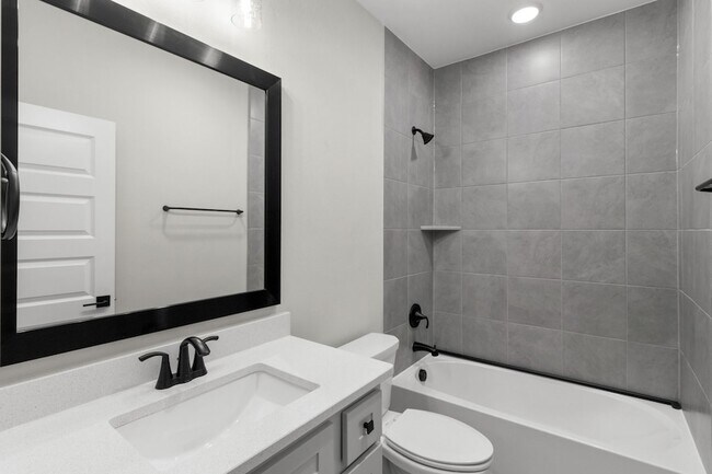 Building Photo - 16030 Mason Run Dr