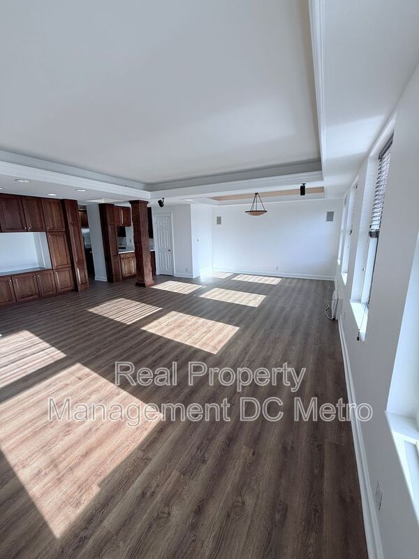 Building Photo - 1316 New Hampshire Ave NW