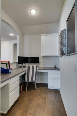 Building Photo - 4800 Meadow Falls Dr