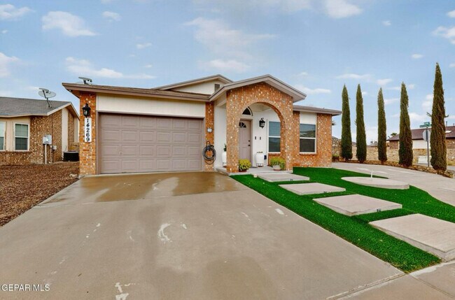 Building Photo - 14269 Escalera Dr