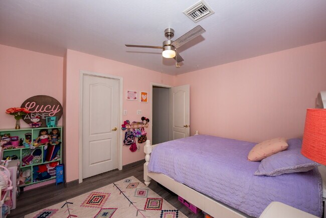 Building Photo - Spacious 3-Bedroom Oasis with Pool in Yuma...