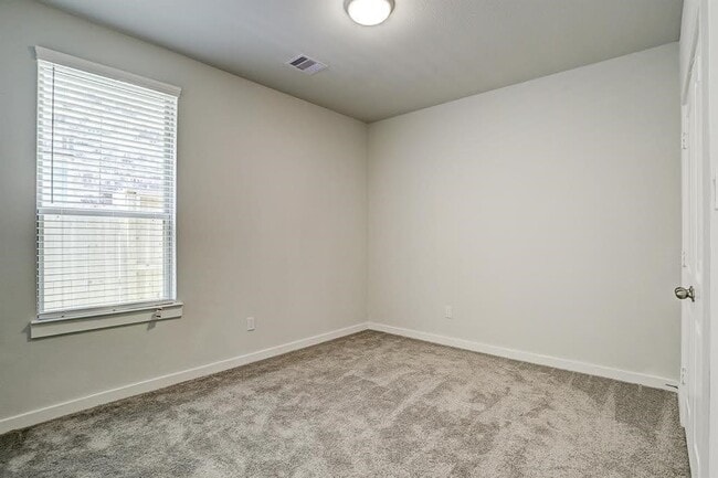 Building Photo - 16314 Apache Wds Wy