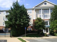 Building Photo - 7000 Falls Reach Dr