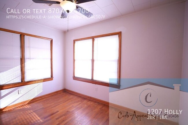 Building Photo - 1207 Holly-