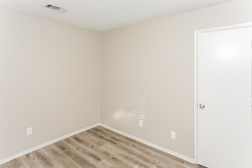 Building Photo - 6004 Cool Springs Dr