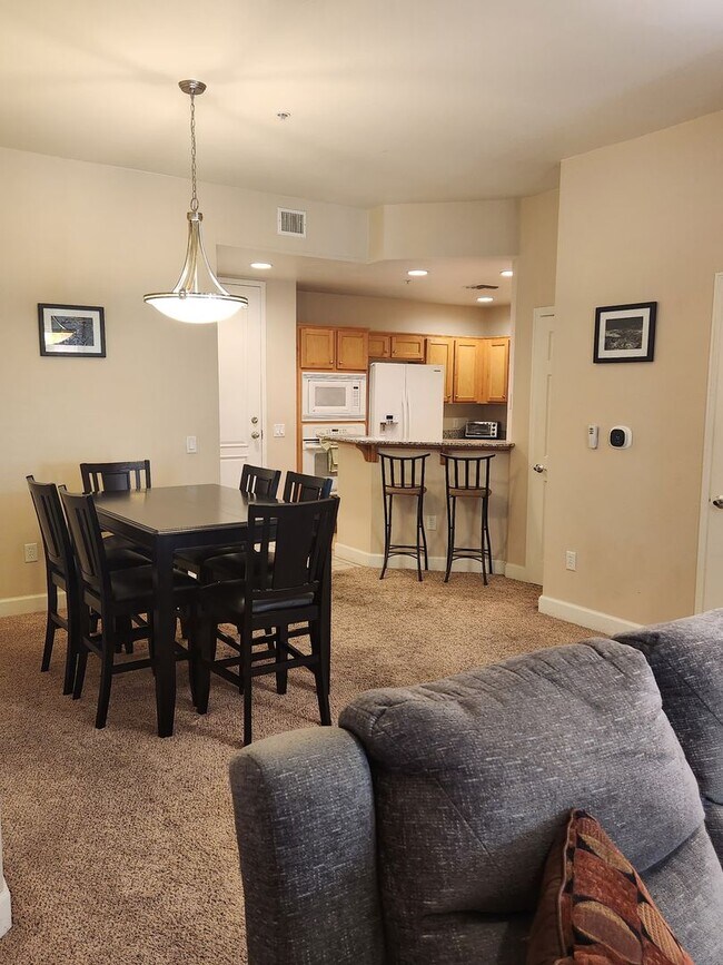 Building Photo - Fully Furnished Park Avenue Condo