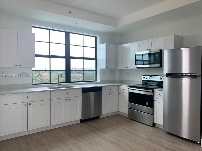 Building Photo - 4100 Davie Rd