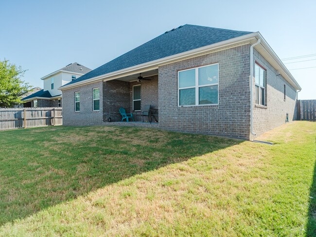 Building Photo - 460 Poplar Rd