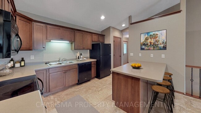 Building Photo - SPACIOUS AND AMENITY FILLED 3 BD, 2.5 BA T...
