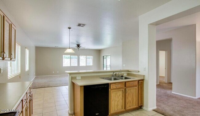 Building Photo - 388 E Palomino Way