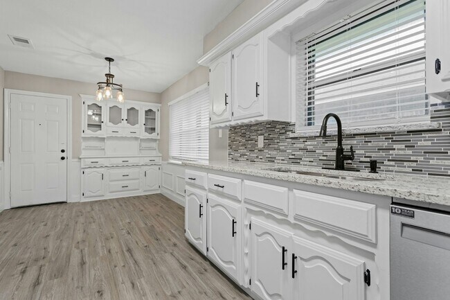 Building Photo - 1206 Mayapple Dr