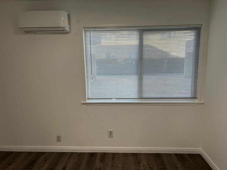 Building Photo - 12014 Kling St