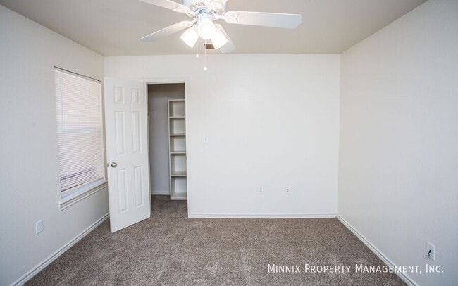 Building Photo - 906 N Belmont Ave