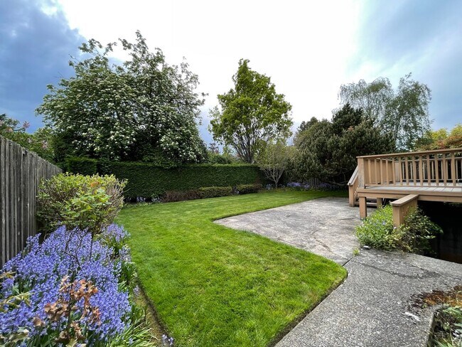 Building Photo - 4bd/2ba Seattle Home