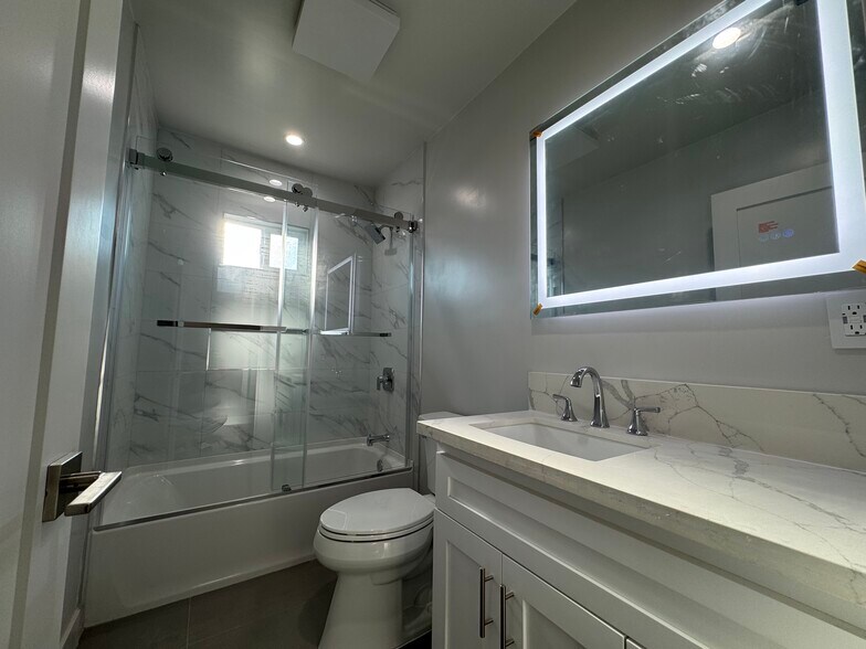 Building Photo - 1477 S Sherbourne Dr