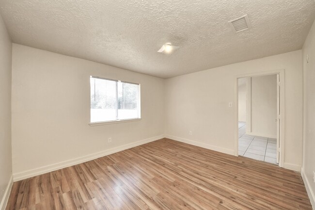 Building Photo - 7503 Roaring Springs Dr