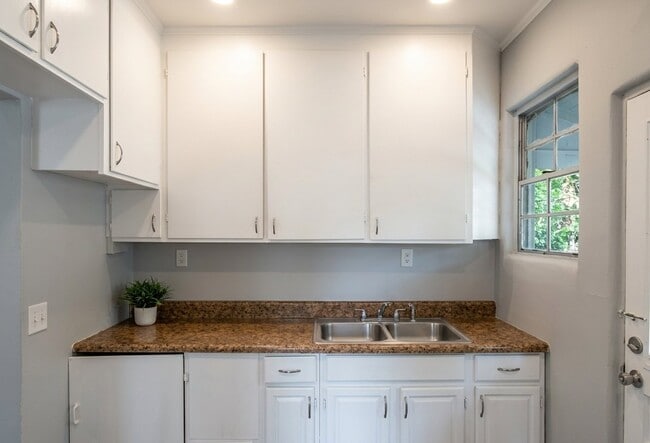 Building Photo - 22 Burgess Ct