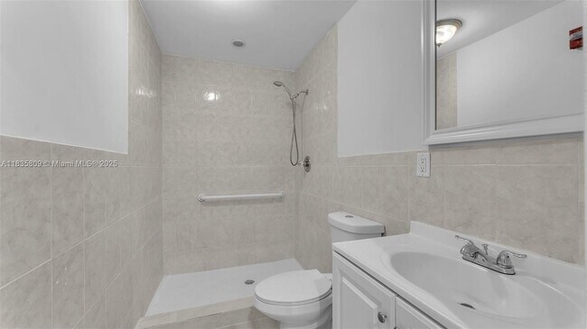 Building Photo - 4651 NW 23rd Ct