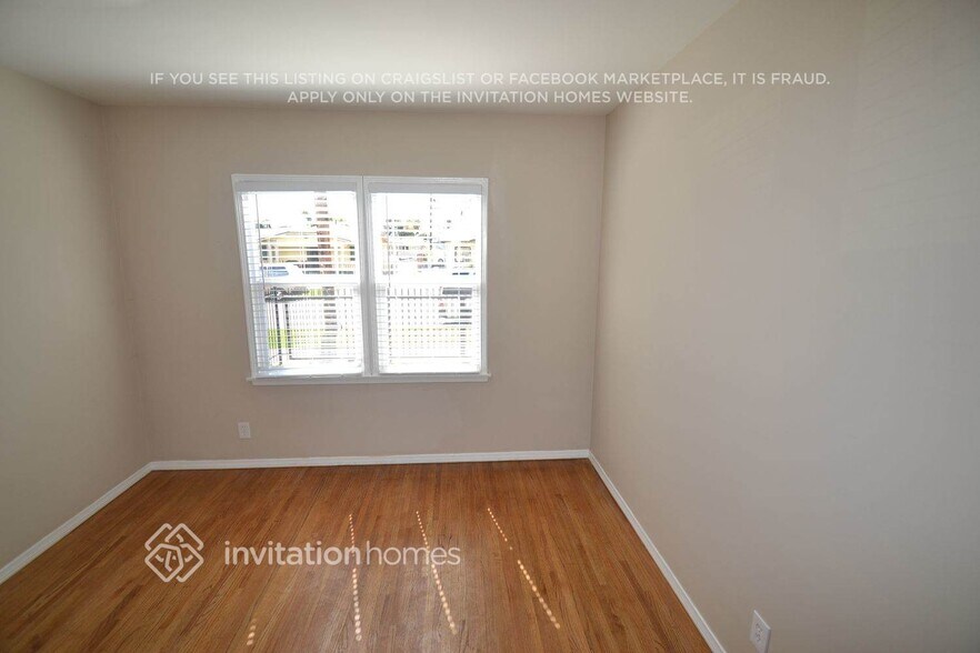 Building Photo - 127 E 79th St