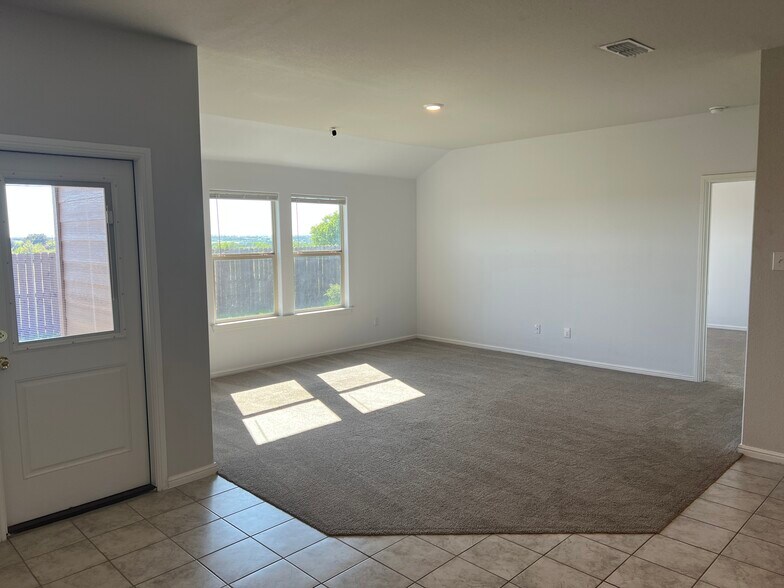 Building Photo - 829 Peighton Dr