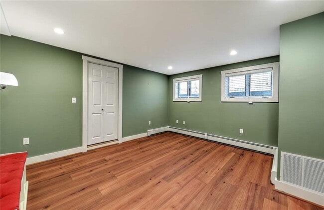 Building Photo - 135 Williams St