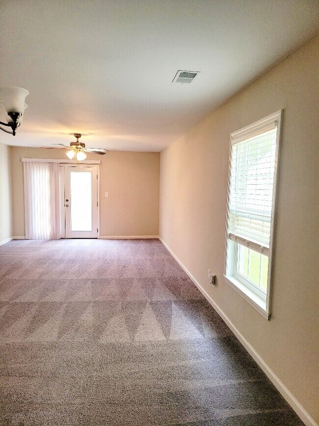 Building Photo - 327 Twin Eagles Dr