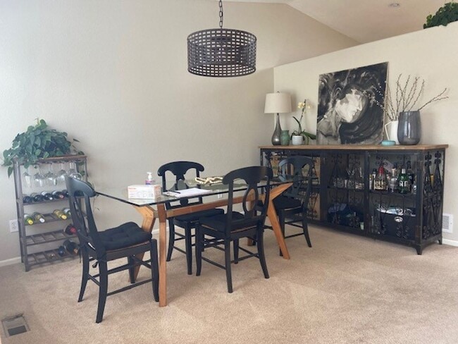 Building Photo - Charming 3 Bedroom and 3 Bath In Rock Creek!