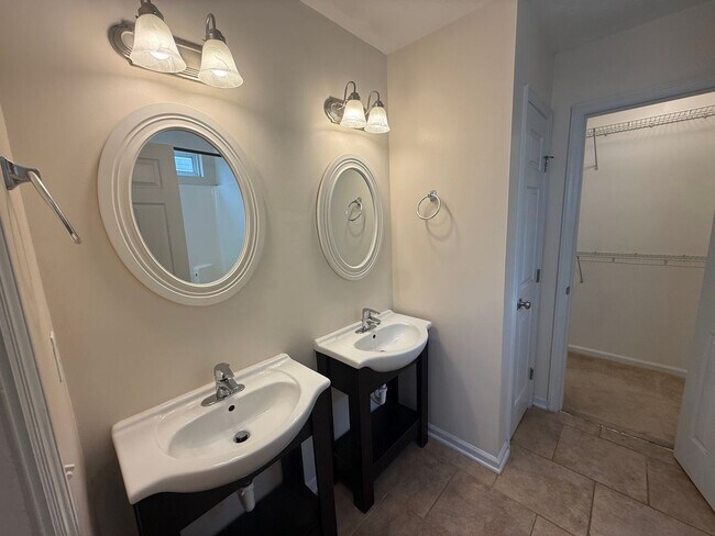 Building Photo - 139 Fox Haven Dr