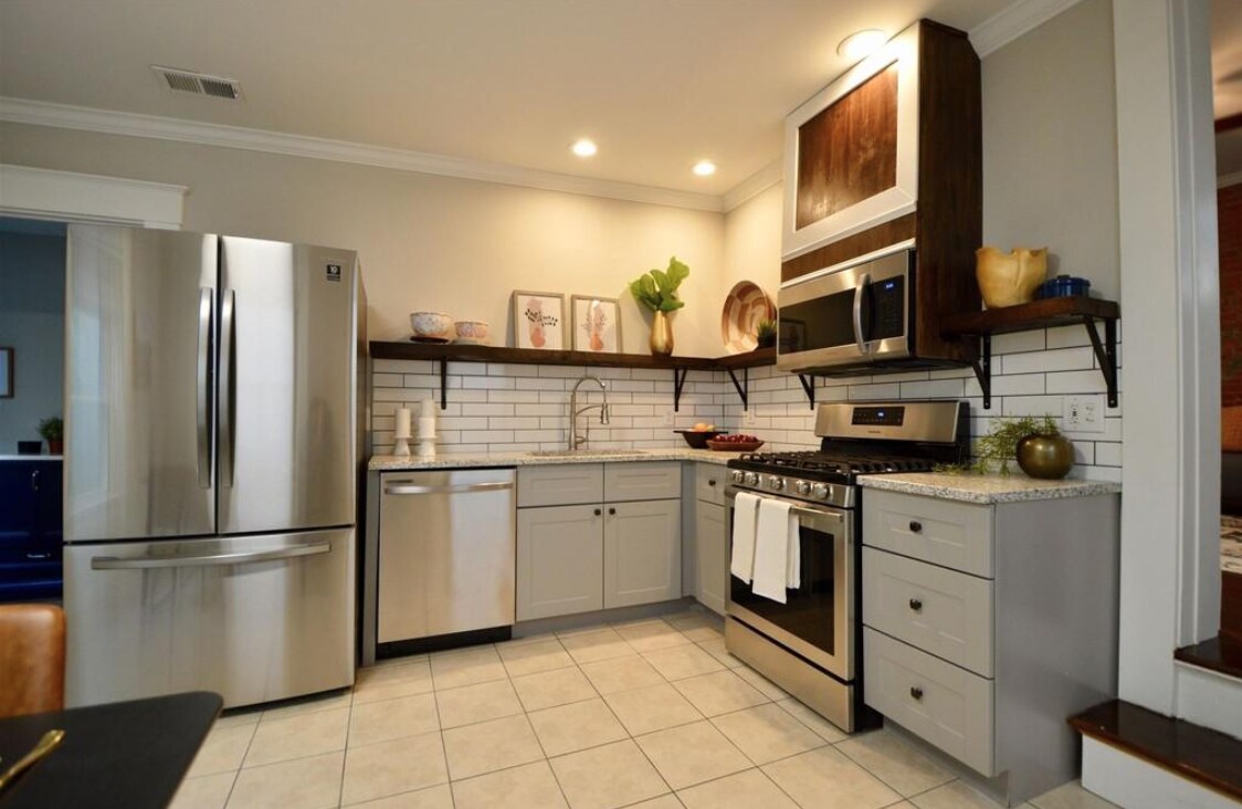 Kitchen - 1029 Russell St