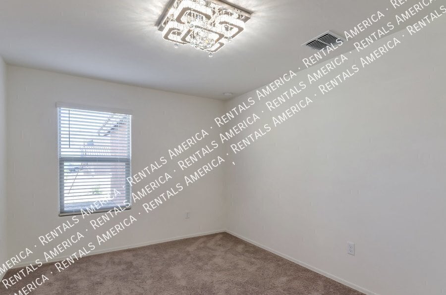 Building Photo - 9221 N Peridot Vis Ave