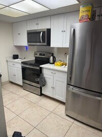 Building Photo - 1235 The 12th Fairway