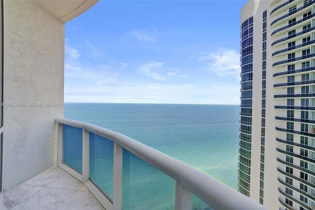 Building Photo - 16001 Collins Ave