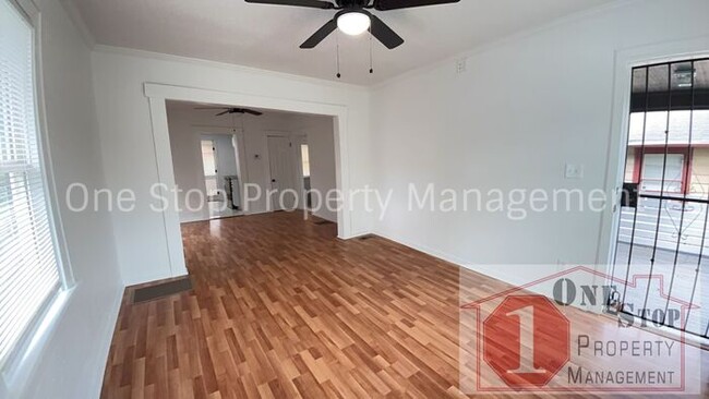 Building Photo - 3 Bedroom 2 Bathroom home in Kansas City!