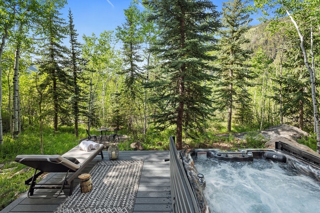 Building Photo - 122 Eastwood Rd