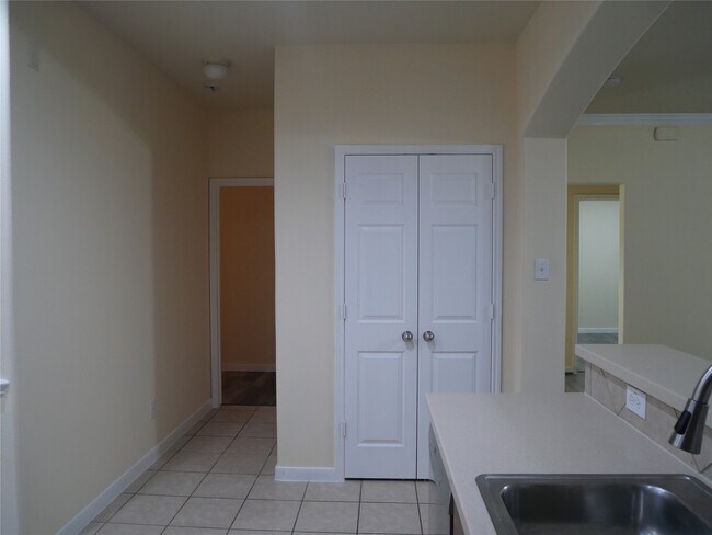 Building Photo - 2726 Heatherwind Ln