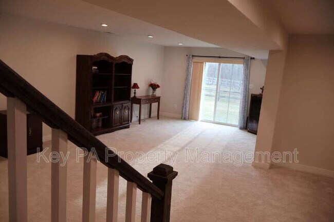 Building Photo - 659 Thomas Penn Dr