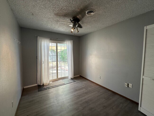Building Photo - 3 Bedroom 2 Bathroom Duplex available to rent in Farmington