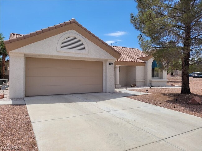 Building Photo - 9605 Sundial Dr