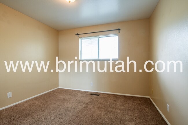 Building Photo - 4836 Highland Cir