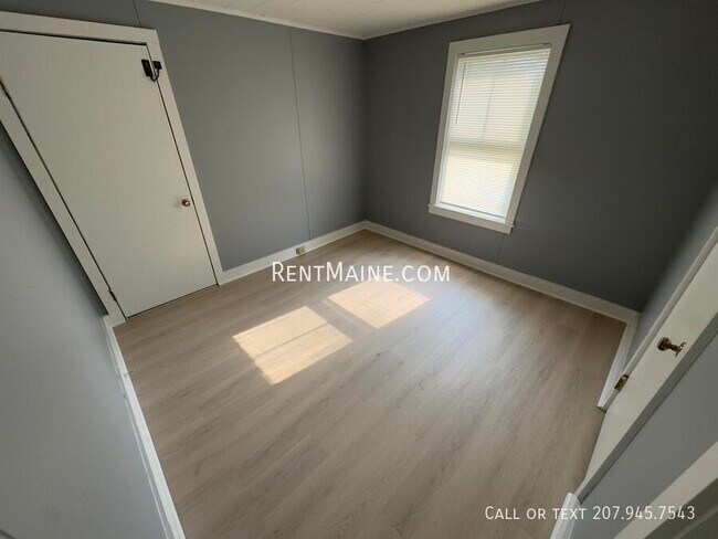 Building Photo - 225 Center St