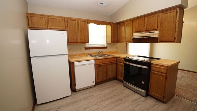 Building Photo - Cinnamon Ridge – 3 bedrooms and 2 baths