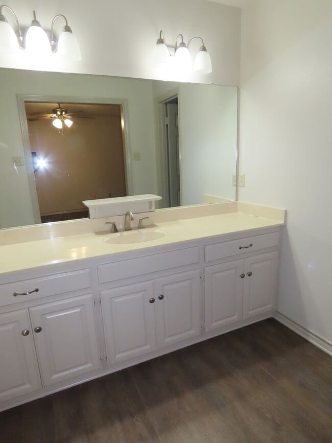 Building Photo - Whitehouse ISD! Beautifully Updated 3 Bedroom, 2 Bath Home