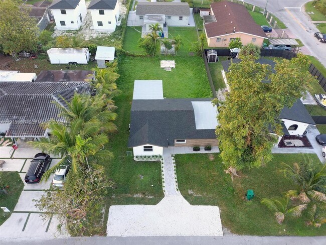 Building Photo - 216 NE 160th St