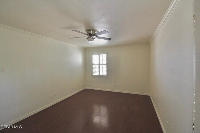 Building Photo - 350 Thunderbird Dr
