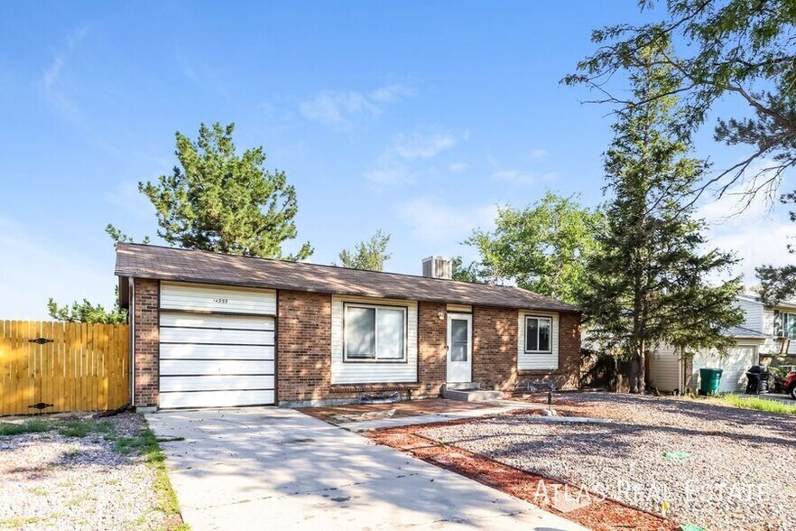 Building Photo - 14955 E Columbia Dr