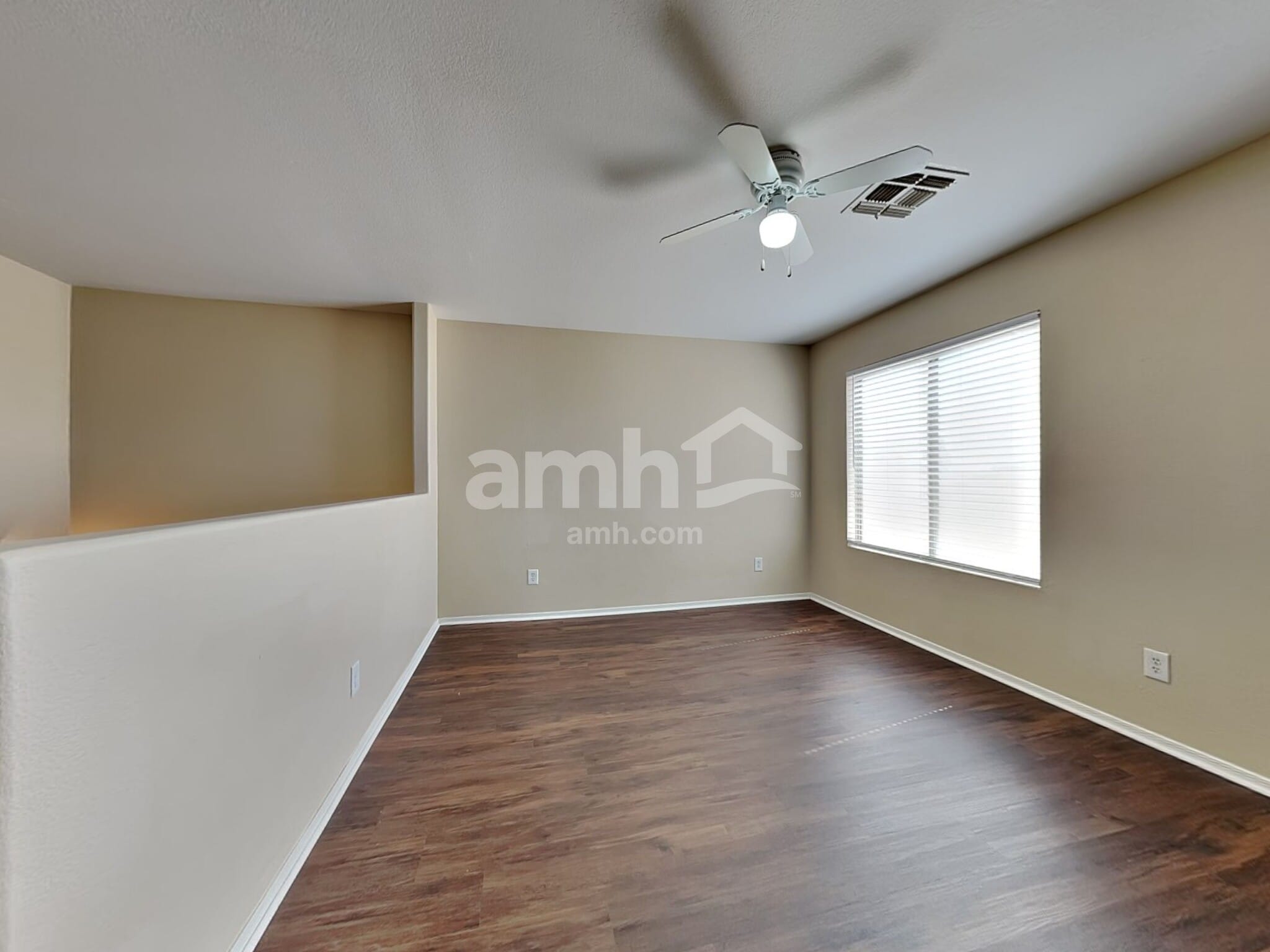 Building Photo - 1102 E Renegade Trl