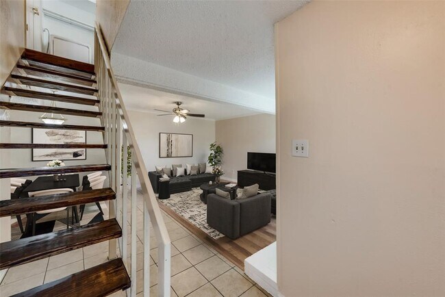 Building Photo - 3121 Park Ln